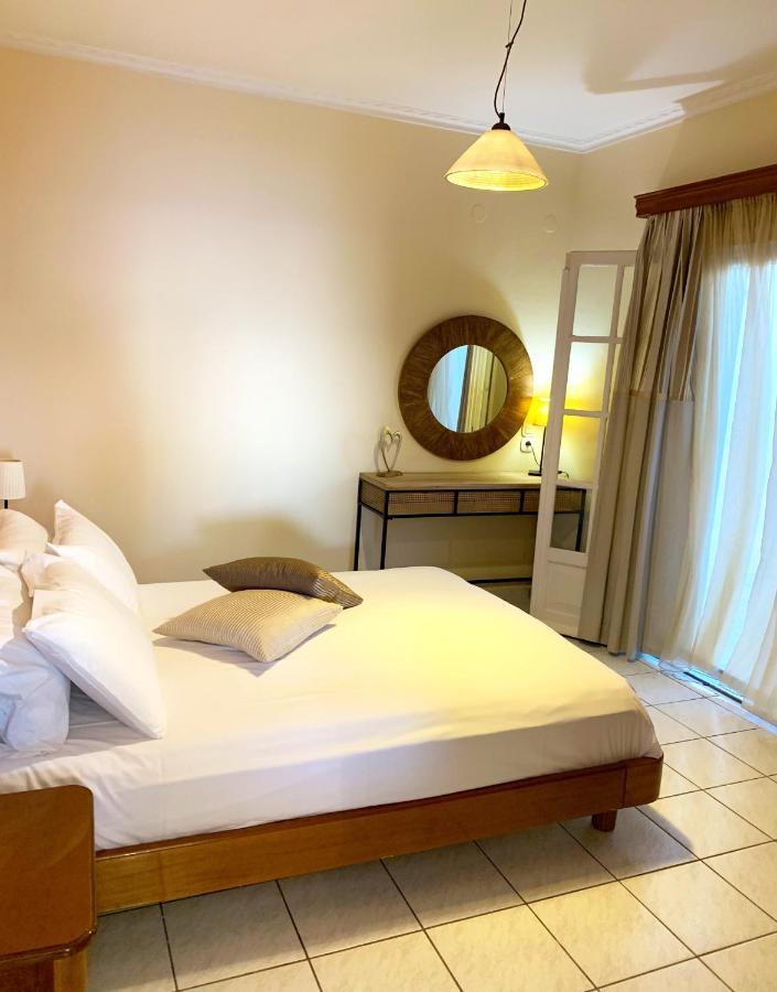 Natalia Apartment B With Panoramic Sea Views Of Agios Gordios Bay Eksteriør billede